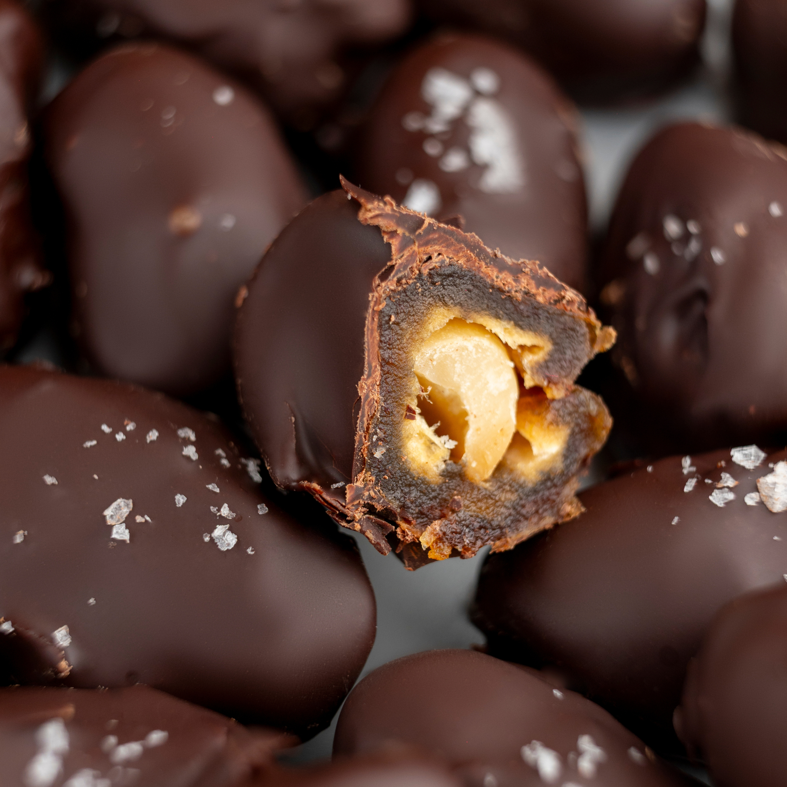 Chocolate Dates Filled With Macadamia – Datilería x Definite